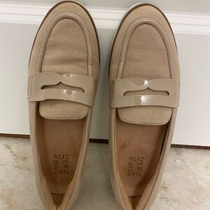 Naturalizer Beige Loafers size 7.5